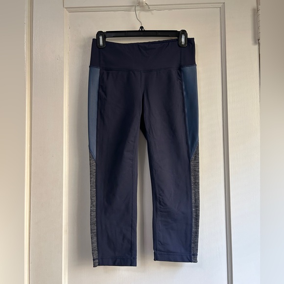 Athleta Pants - Women’s Athleta Capri leggings - Size Medium